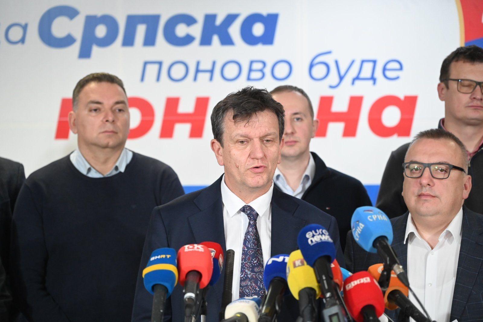 Branko Blanu&scaron;a, kandidata SDS, tvrdi da su izbori pokradeni