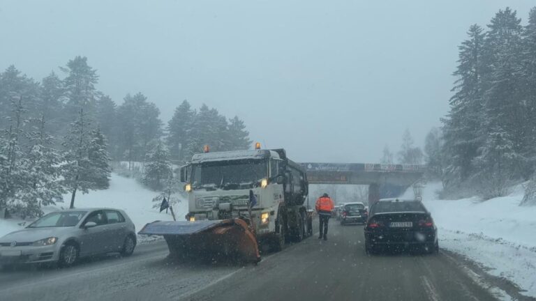 17635464401735909746 zlatibor sneg vejavica zastoji fotorina  2 1