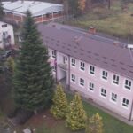 SEOSKA ŠKOLA U KATIĆIMA OVE JESENI PROSLAVLJA 133. ROĐENDAN: Odoleva zubu vremena, ali pitanje je do kad - nekada imala preko 600 đaka, a danas samo 50 (FOTO) Seoska skola u Katicima 1