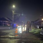 AUTO UDARIO U TERETNI VOZ! Policija blokirala prugu u Sremskoj Mitrovici, čudo da nema povređenih! WhatsApp Image 2025 11 19 at 23.33.53 1 1 1