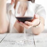 Može li depresija da vas gurne ka alkoholu? Psihijatar savetuje šta uraditi kad se emocije i navike isprepletu alkohol shutterstock 609762293