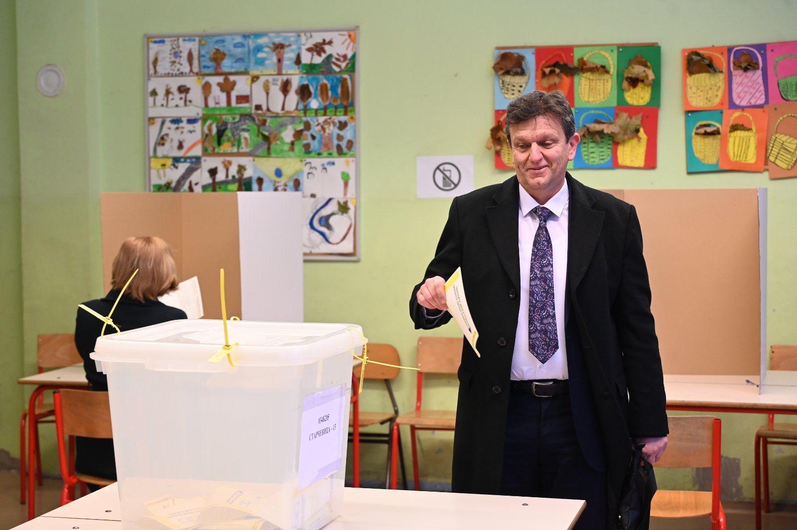 Branko Blanu&scaron;a, kandidat opozicije, glasa