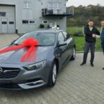 Gazda iz Trstenika poklonio radniku automobil! Boban bogato nagrađen za 20 godina odanog rada poklon automobil1