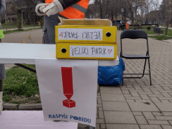 Ko tebe pecivom, ti njega čokoladicom: Reporter Danasa na studentskom &scaron;tandu u Kragujevcu 2