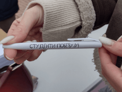 Ko tebe pecivom, ti njega čokoladicom: Reporter Danasa na studentskom &scaron;tandu u Kragujevcu 3