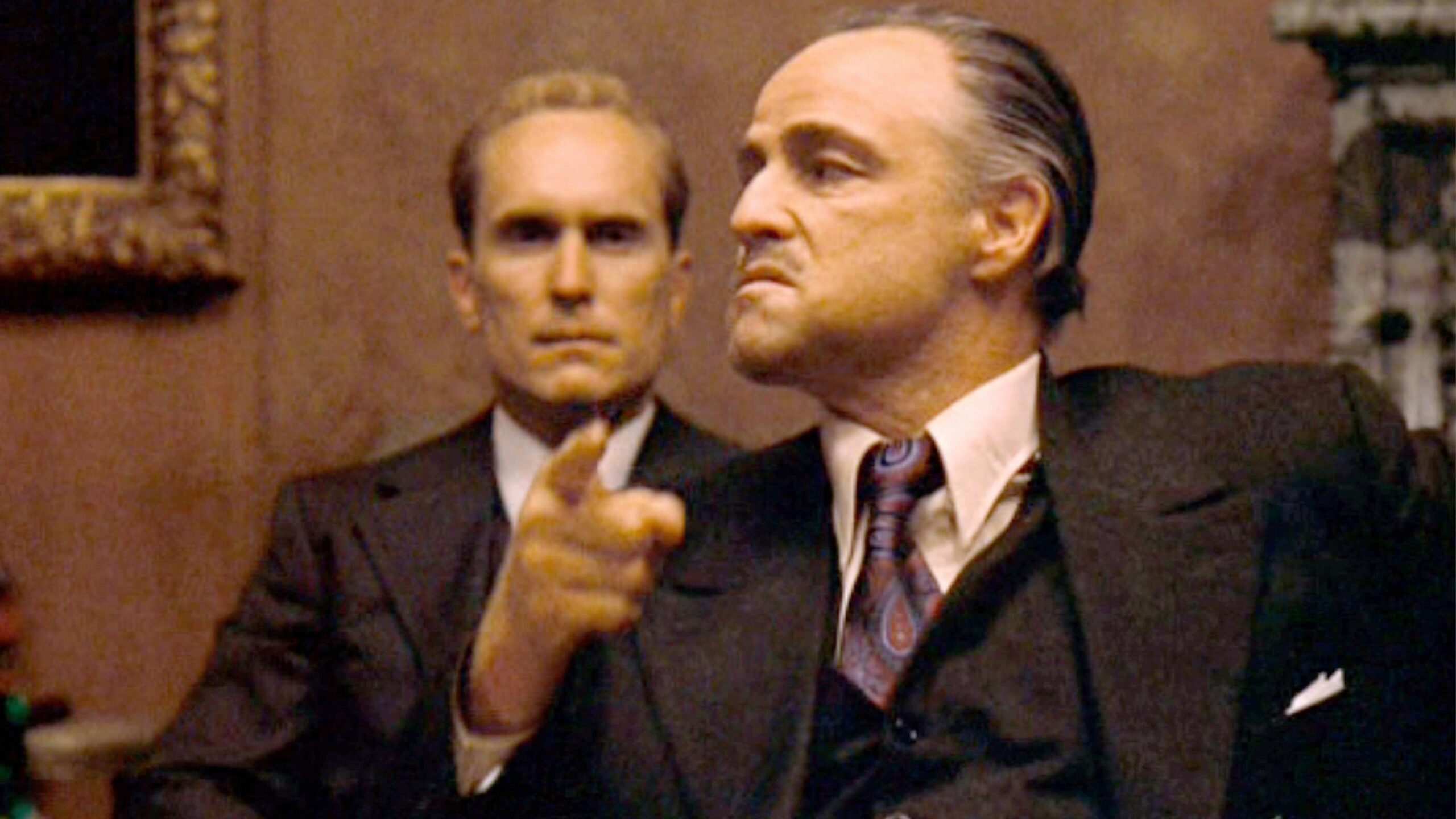 Robert Duval kao Tom Hejgen i Marlon Brando kao Don Vito Korleone u filmu &bdquo;Kum&ldquo;