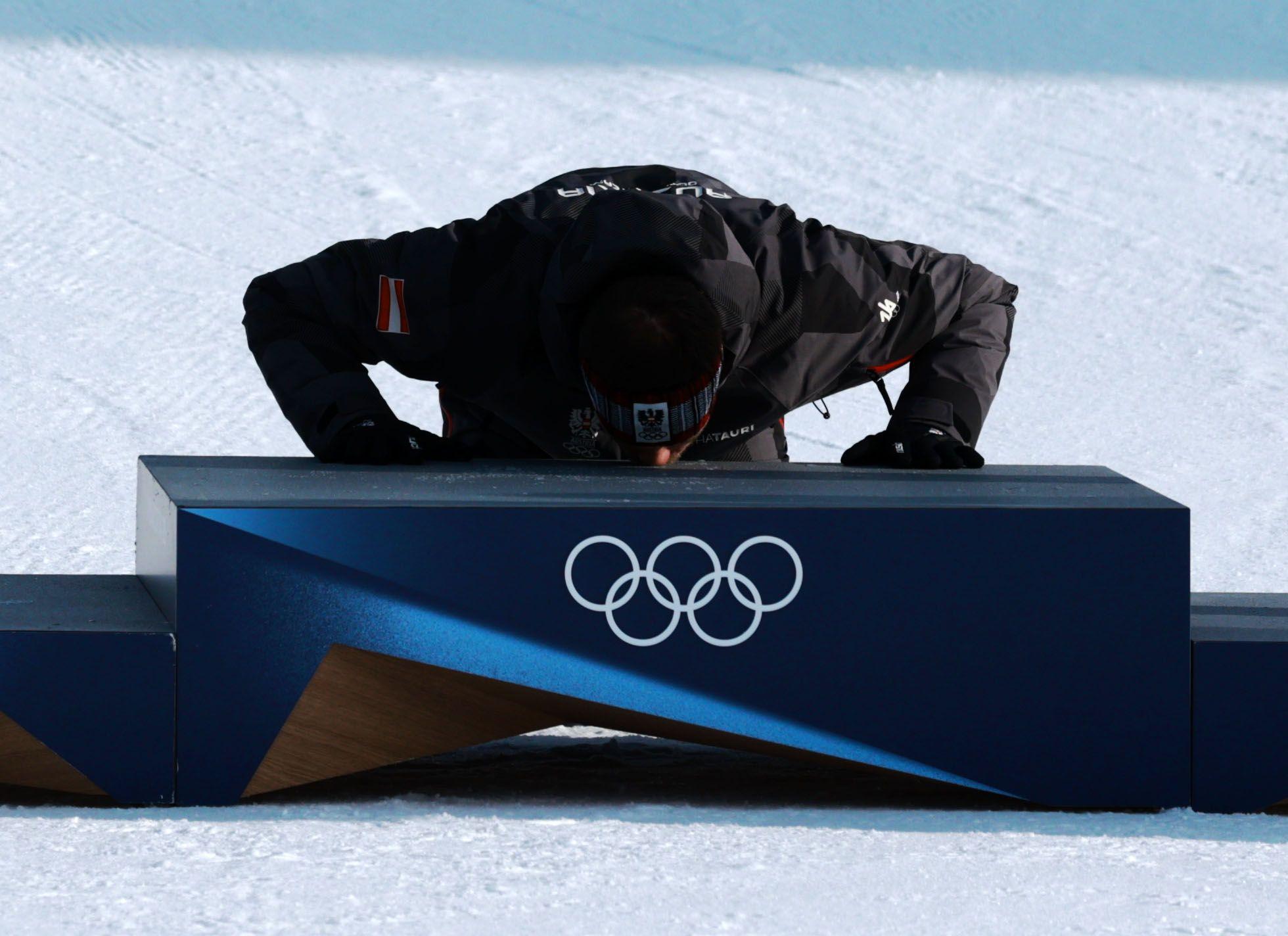 Benjamin Karl iz Austrije slavi osvajanje zlata u finalu paralelnog veleslaloma u mu&scaron;koj konkurenciji protiv Sangkjuma Kima iz Južne Koreje, bord, zimske olimpijske igre u Italiji