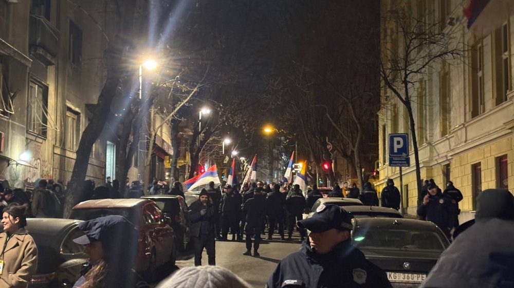 Dva policijska kordona razdvajaju fa&scaron;iste i antifa&scaron;iste u centru Beograda 10