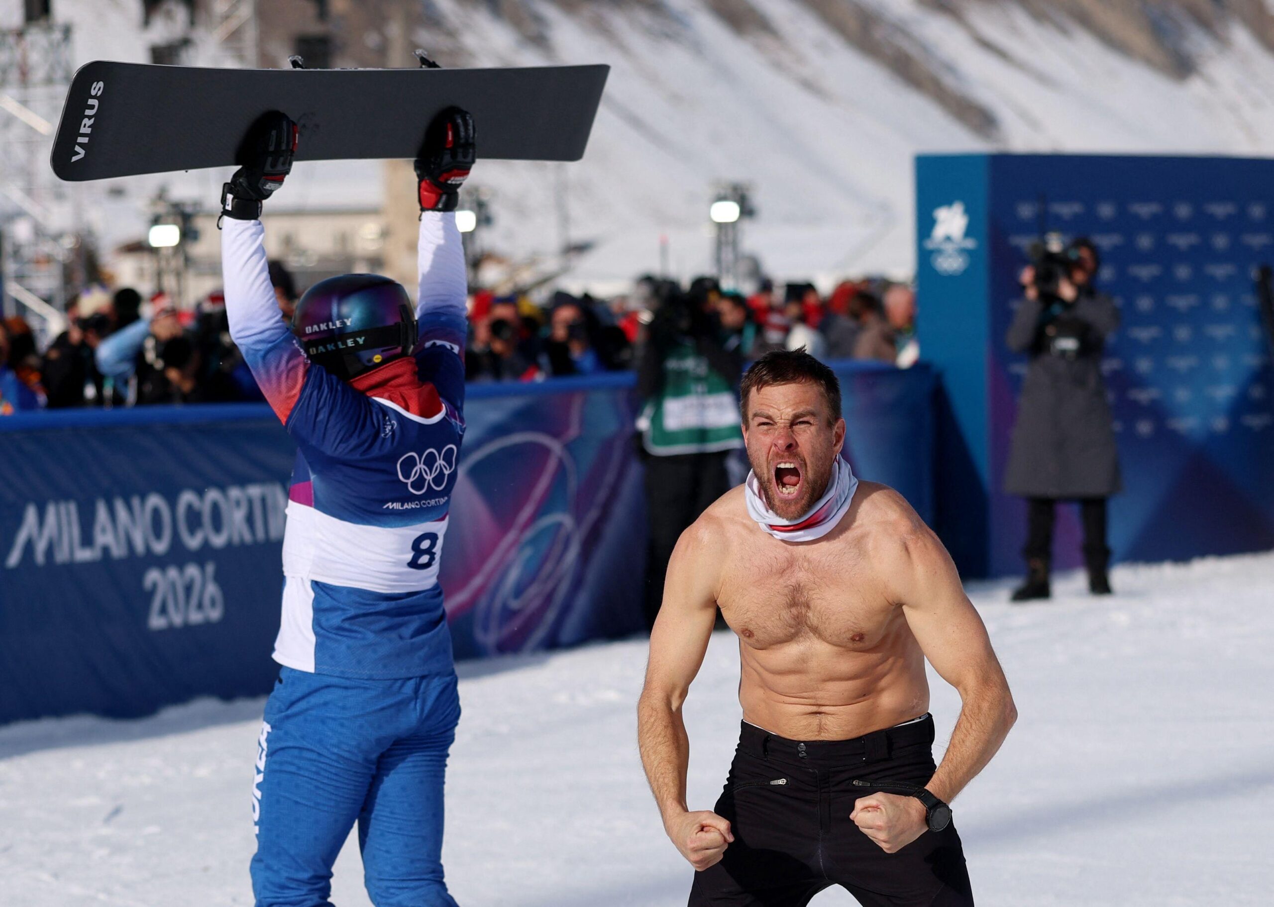 Benjamin Karl iz Austrije slavi osvajanje zlata u finalu paralelnog veleslaloma u mu&scaron;koj konkurenciji protiv Sangkjuma Kima iz Južne Koreje, bord, zimske olimpijske igre u Italiji