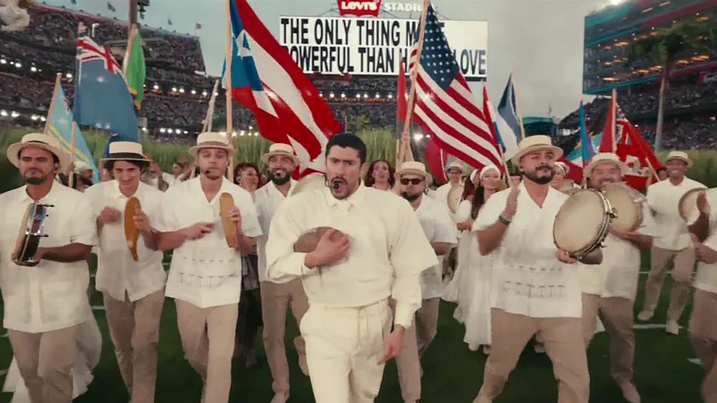 Bed Bani i Lejdi Gaga sru&scaron;ili internet na Superboulu: &Scaron;panski ritam i poruke iz žiže američke politike koje su ponovo razbesnele Donalda Trampa 3