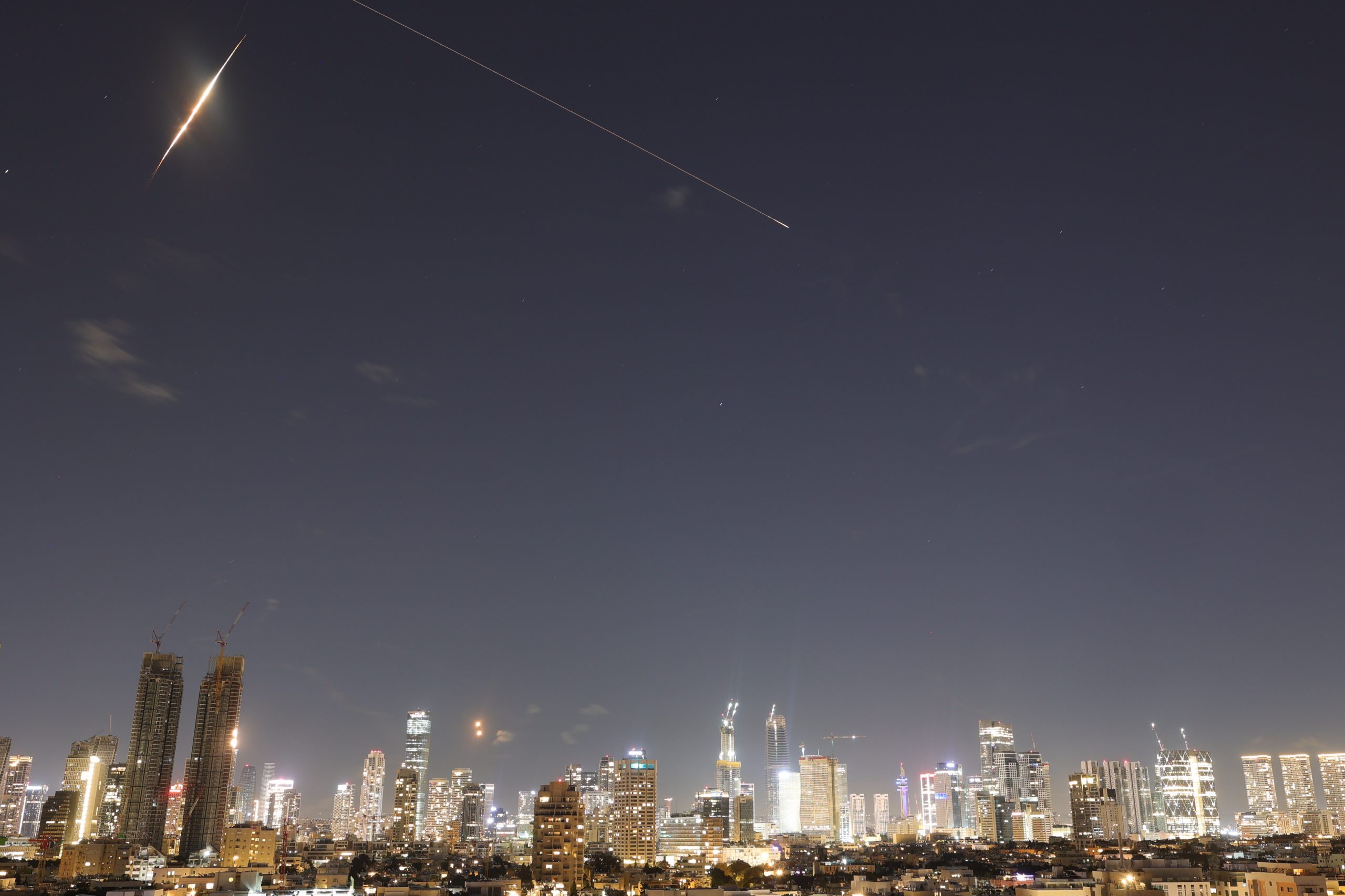 (FOTO, VIDEO) Napad SAD i Izraela na Iran: Ajatolah je mrtav, novi udari u "srcu Teherana", o&scaron;tećena ambasada Srbije 3