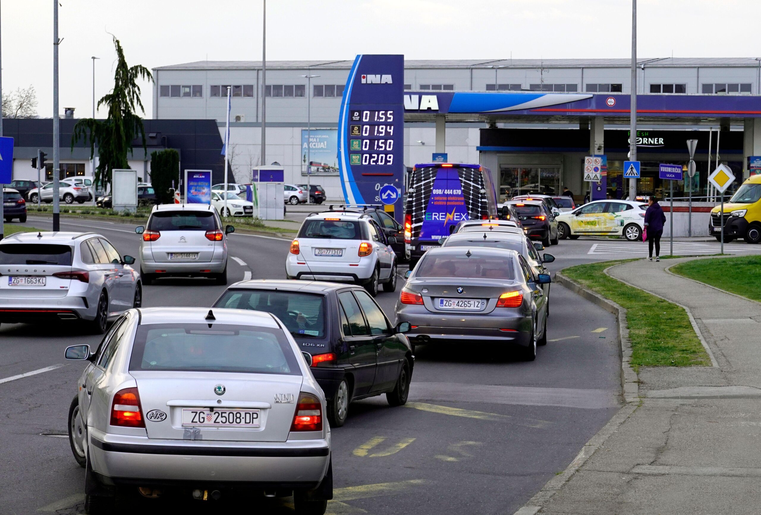 Gužva na pumpi u Hrvatskoj