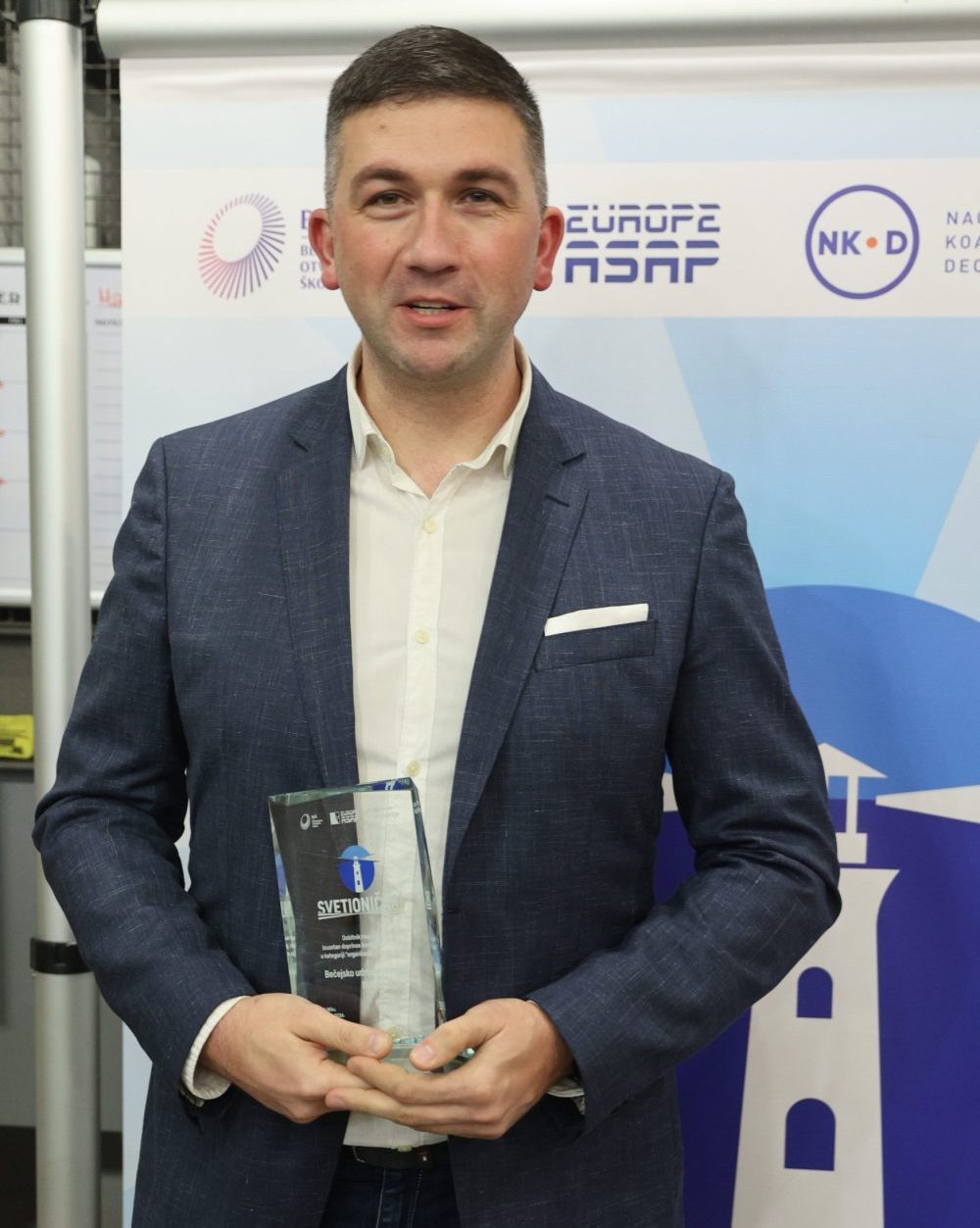 Nagrada "Svetioničari" za borbu protiv korupcije dodeljena Zoranu Đajiću, Radmilu Markoviću, KRIK-u i BUM- u: Specijalno priznanje studentima i Anketnoj komisiji 6