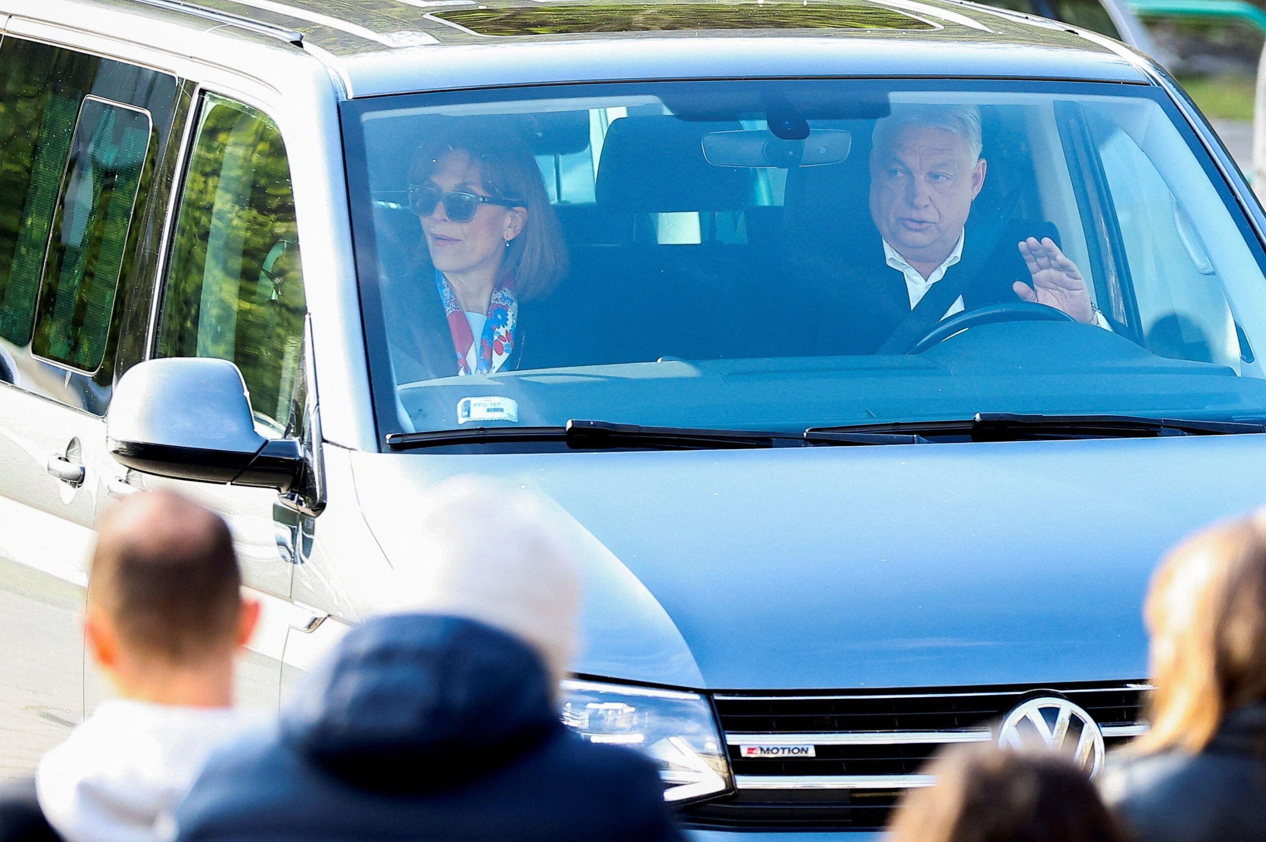 Mađarski premijer Viktor Orban dolazi na glasačko mesto u Budimpe&scaron;ti, 12. april 2026.