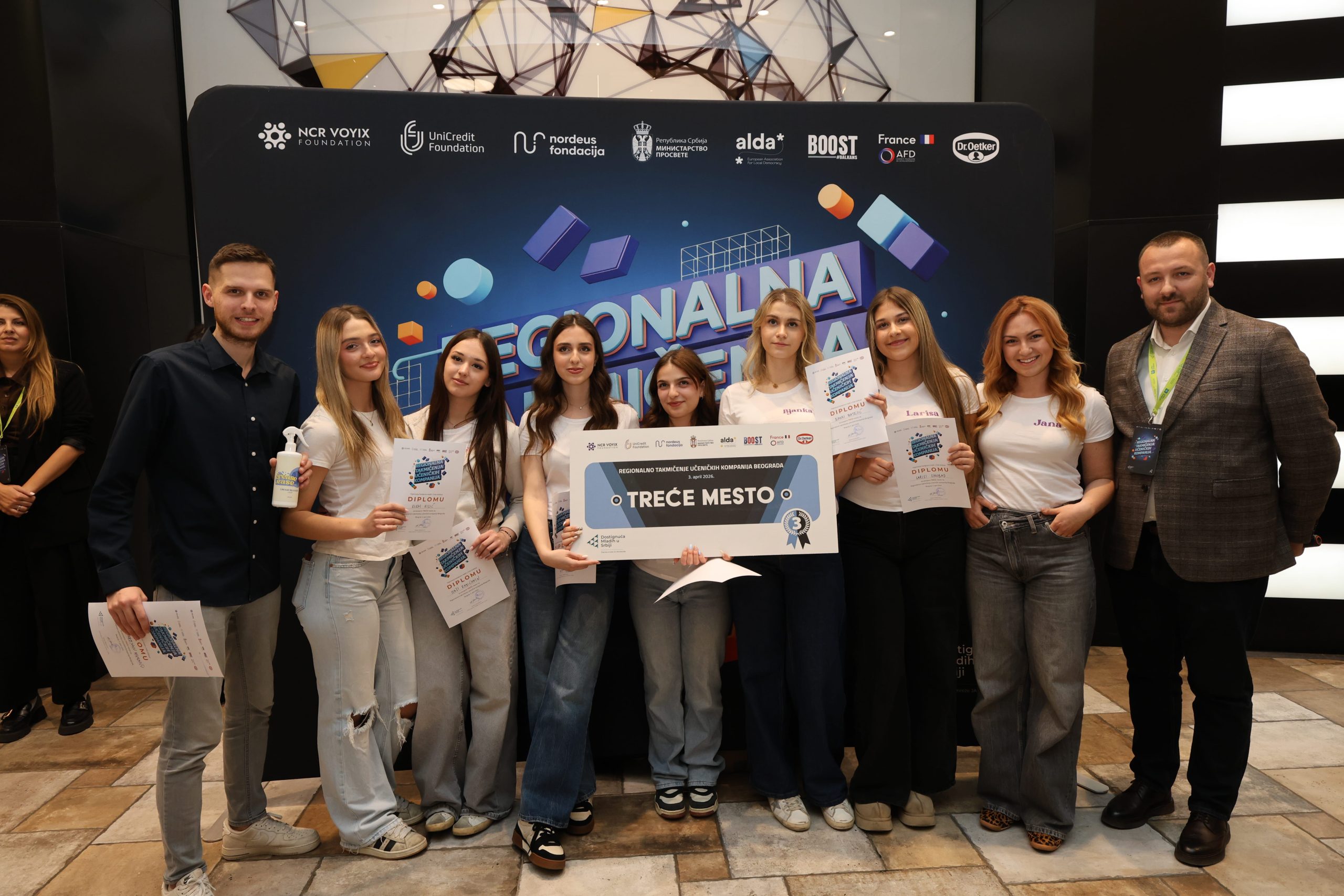 Komplet za izradu otiska &scaron;ape, sprej za peglanje i biljni terarijum &ndash; pobednički proizvodi srednjo&scaron;kolaca 4